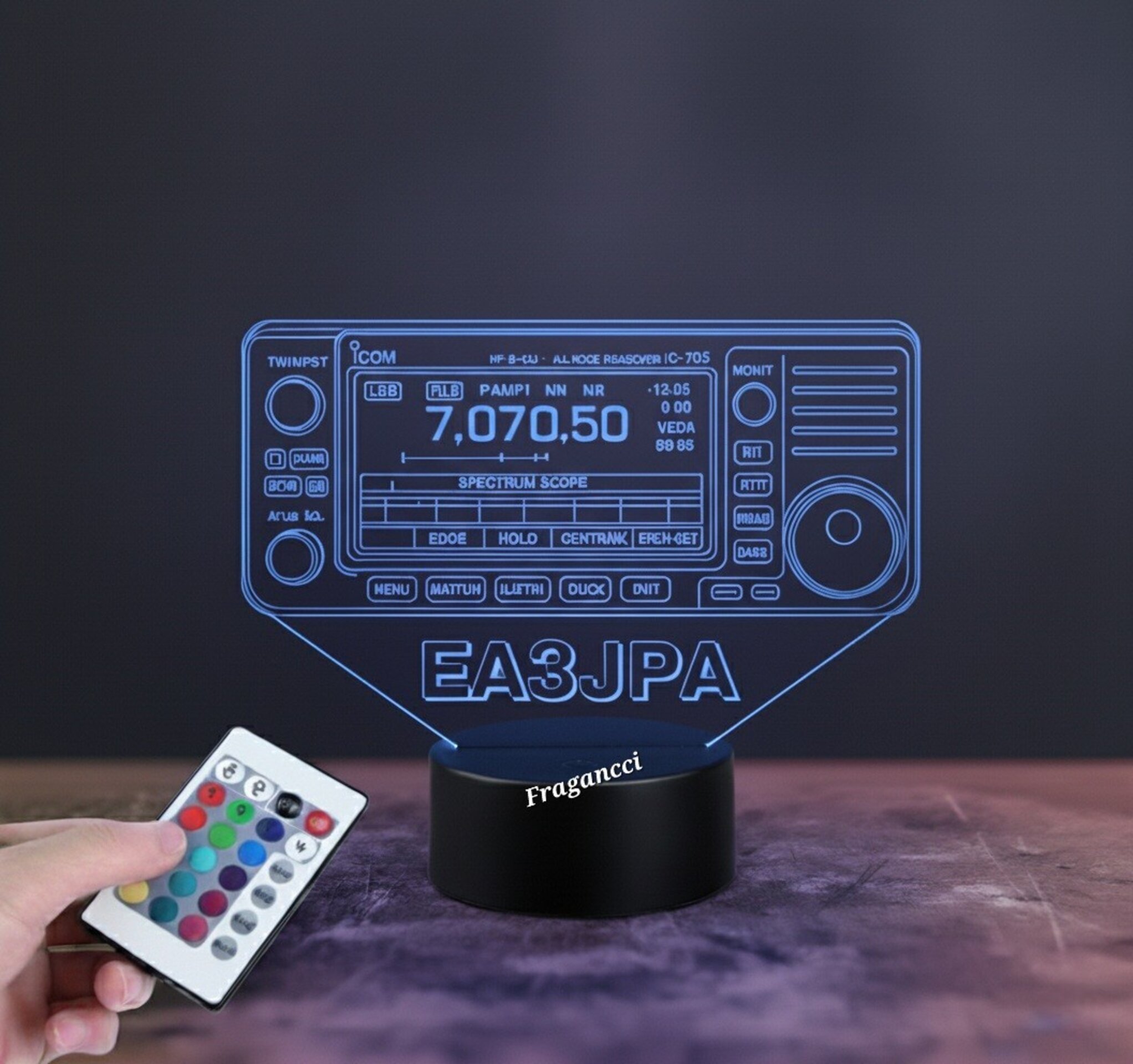 Lampara led 3d Emisora radioaficionado ICOM IC 705 personalizada con indicativo. - 2